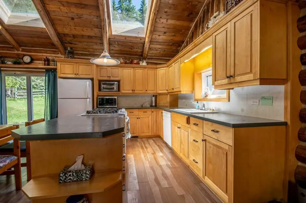 32479 Highway 760 E Rural Mountain View County AB T0M 1X0