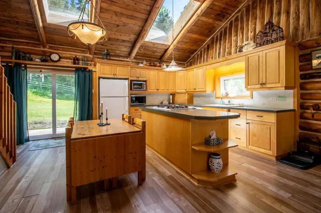 32479 Highway 760 E Rural Mountain View County AB T0M 1X0