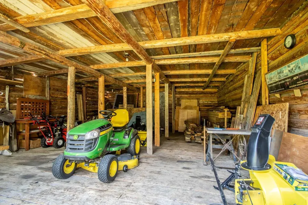 32479 Highway 760 E Rural Mountain View County AB T0M 1X0