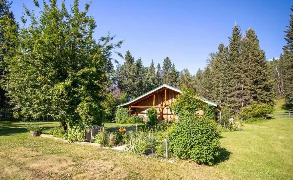 32479 Highway 760 E Rural Mountain View County AB T0M 1X0