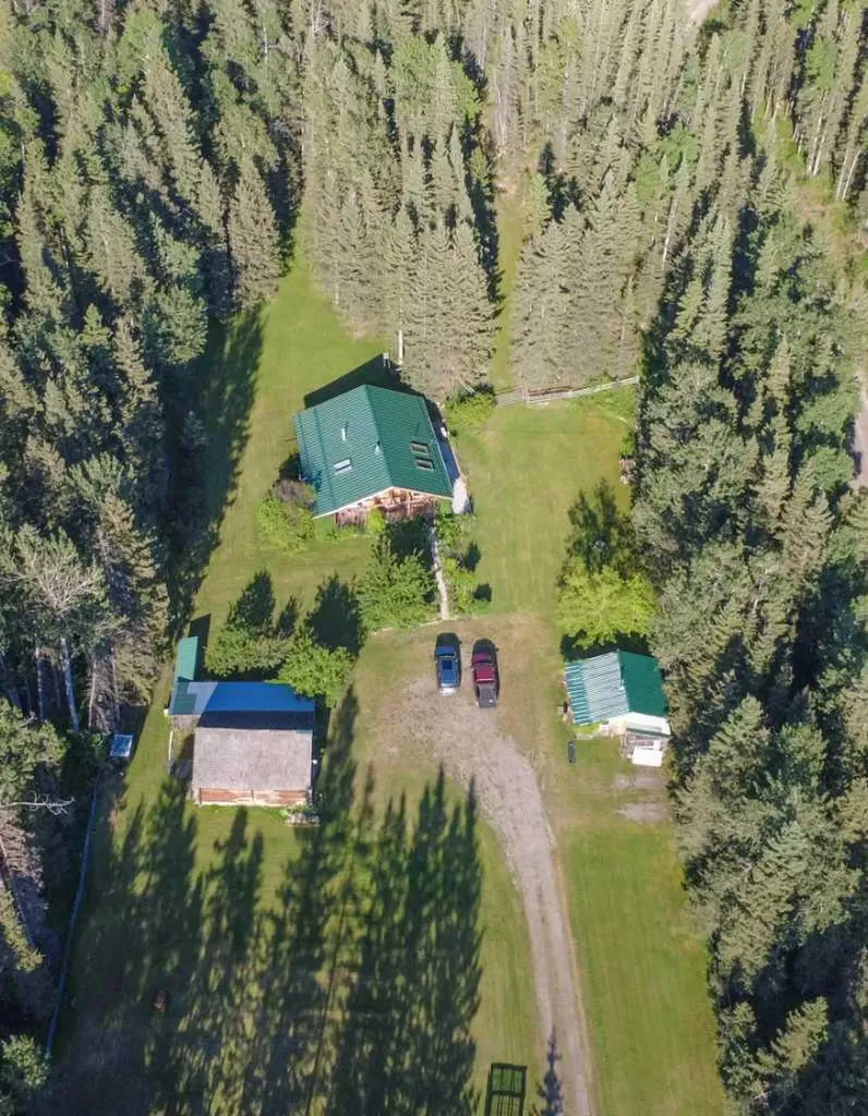 32479 Highway 760 E Rural Mountain View County AB T0M 1X0