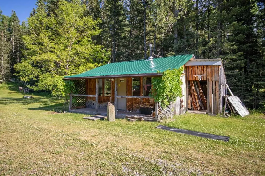32479 Highway 760 E Rural Mountain View County AB T0M 1X0