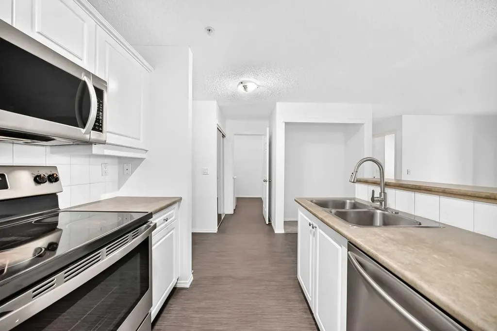 260 Shawville Way SE Calgary AB T2Y 3Z7