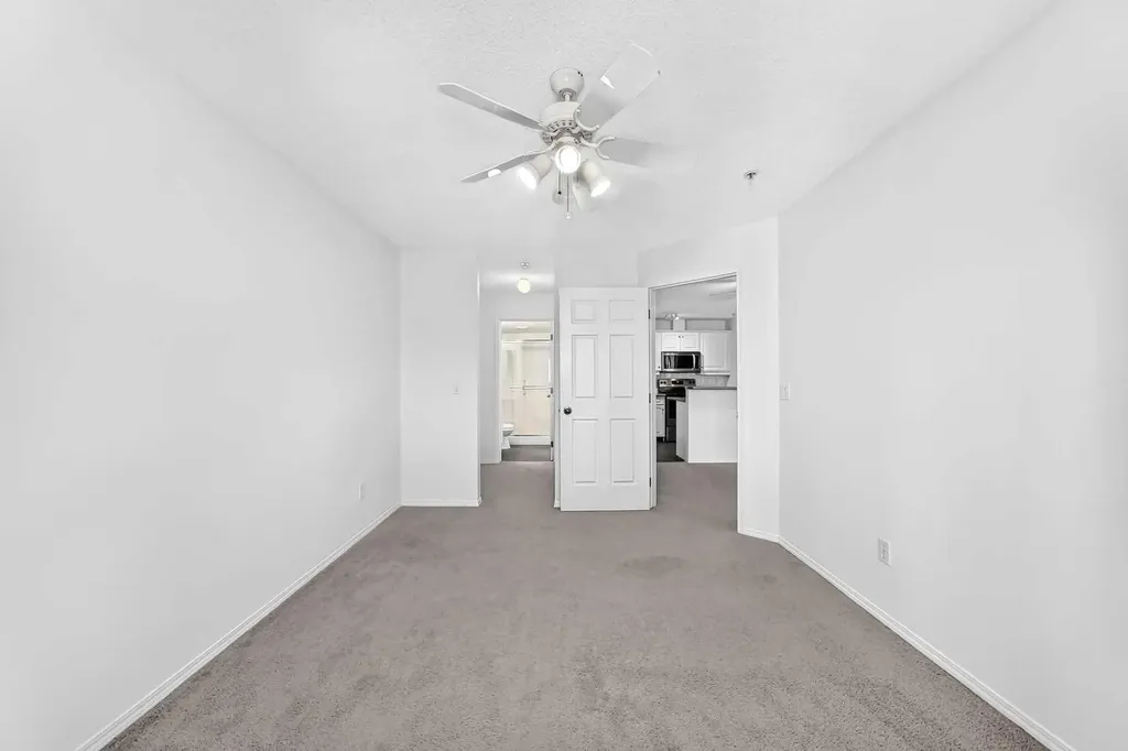 260 Shawville Way SE Calgary AB T2Y 3Z7