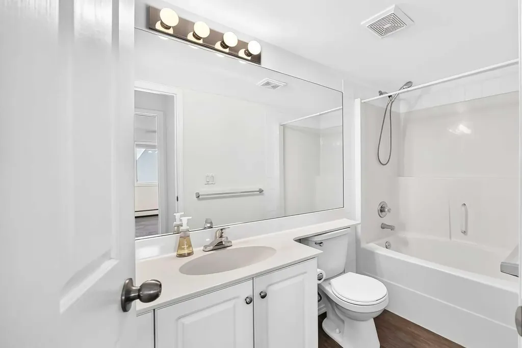 260 Shawville Way SE Calgary AB T2Y 3Z7