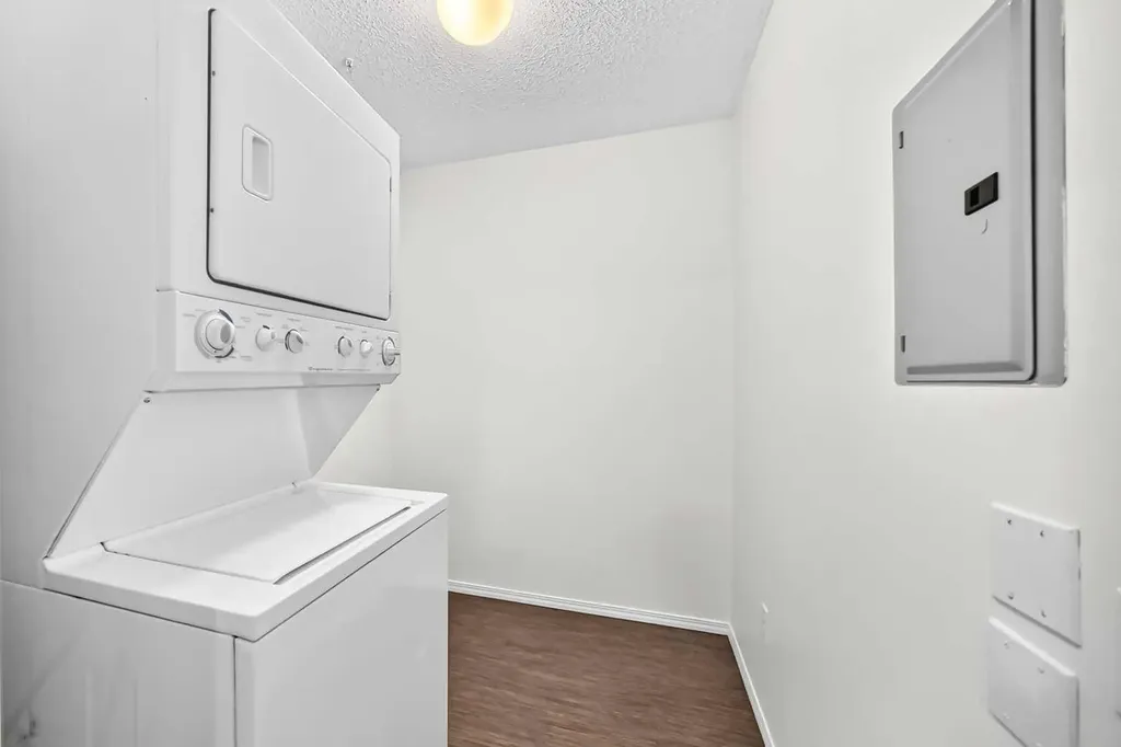260 Shawville Way SE Calgary AB T2Y 3Z7