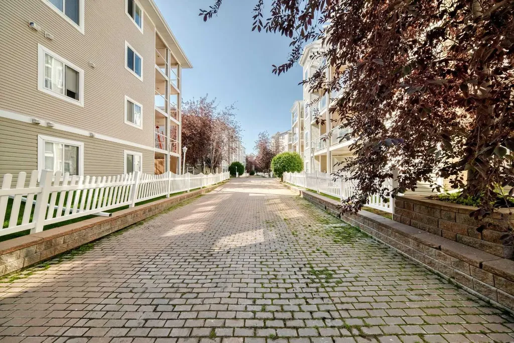 260 Shawville Way SE Calgary AB T2Y 3Z7