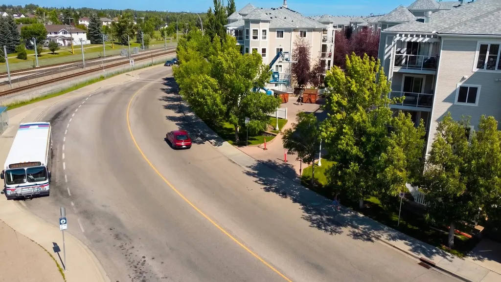 260 Shawville Way SE Calgary AB T2Y 3Z7