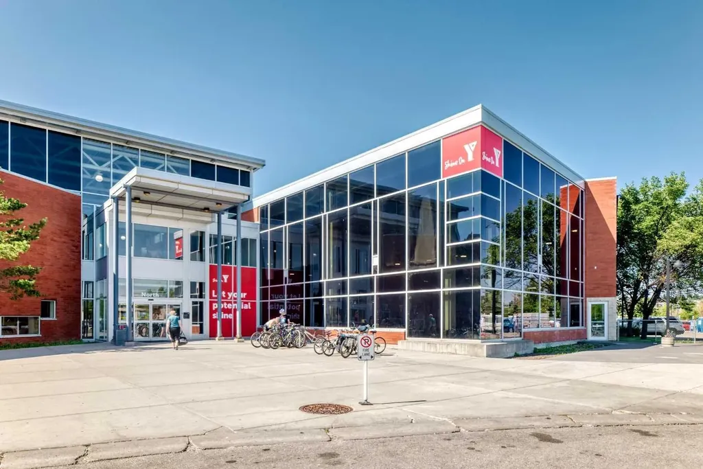 260 Shawville Way SE Calgary AB T2Y 3Z7