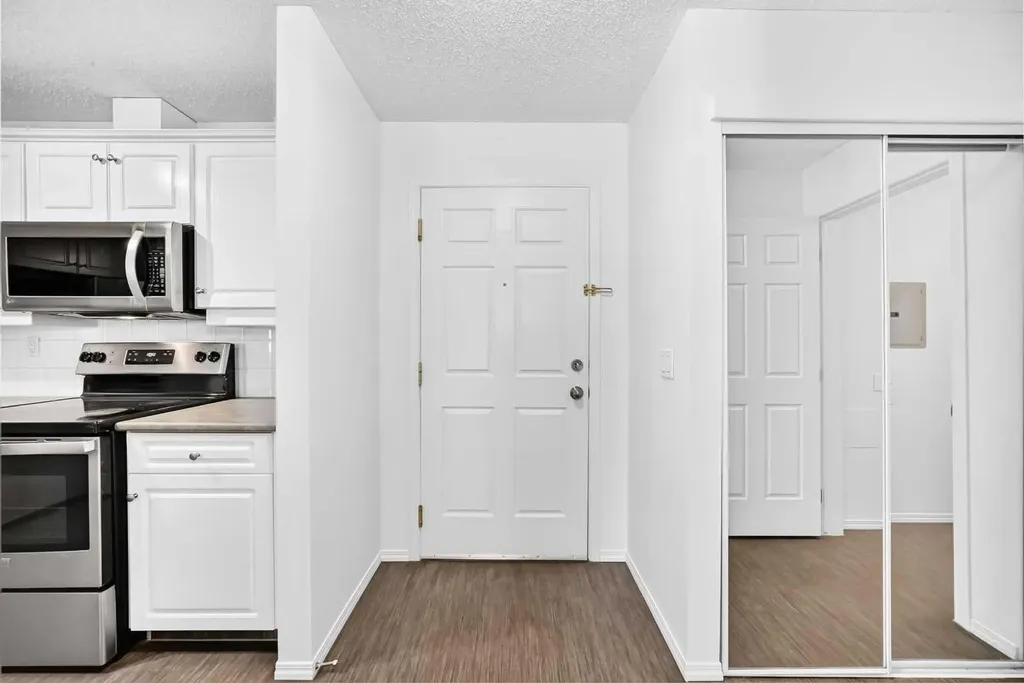 260 Shawville Way SE Calgary AB T2Y 3Z7