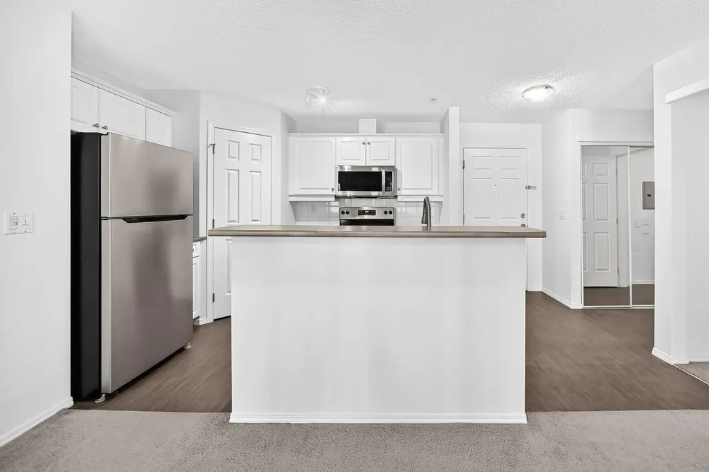 260 Shawville Way SE Calgary AB T2Y 3Z7
