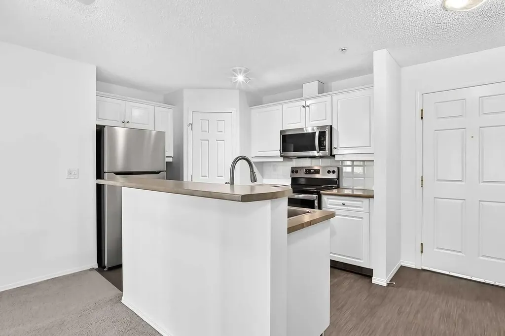260 Shawville Way SE Calgary AB T2Y 3Z7