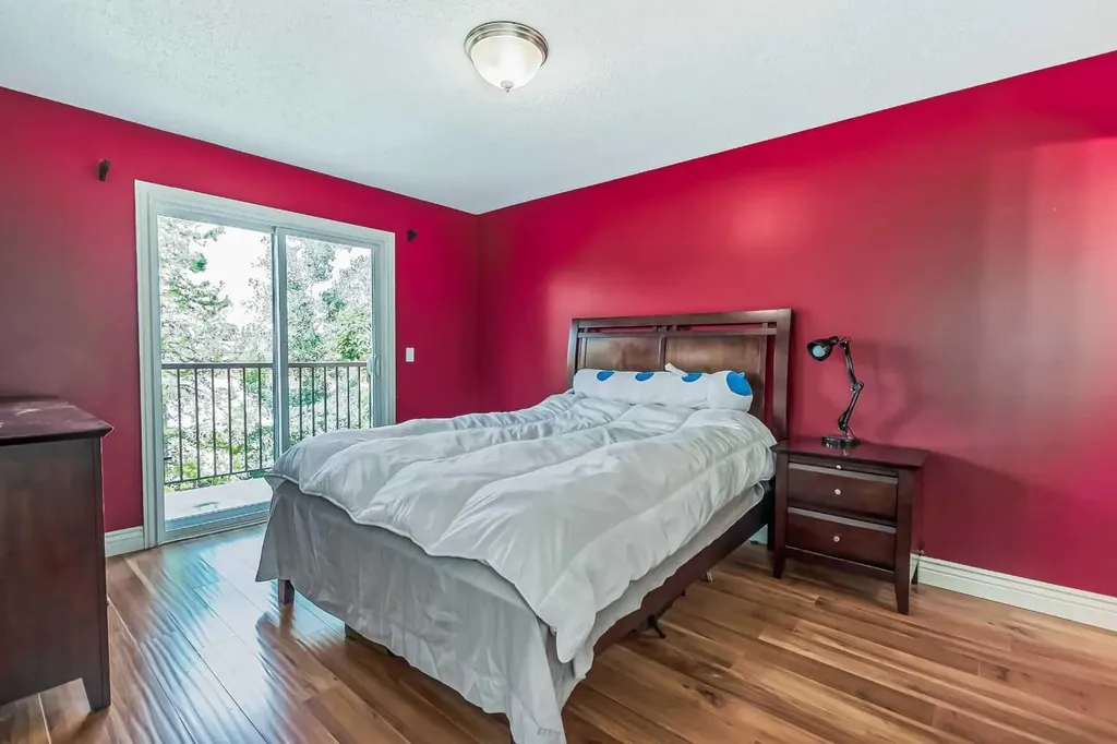 55 Bermuda Close NW Calgary AB T3K 1G4