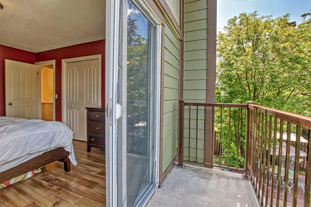 55 Bermuda Close NW Calgary AB T3K 1G4