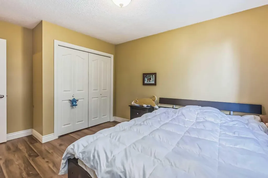 55 Bermuda Close NW Calgary AB T3K 1G4