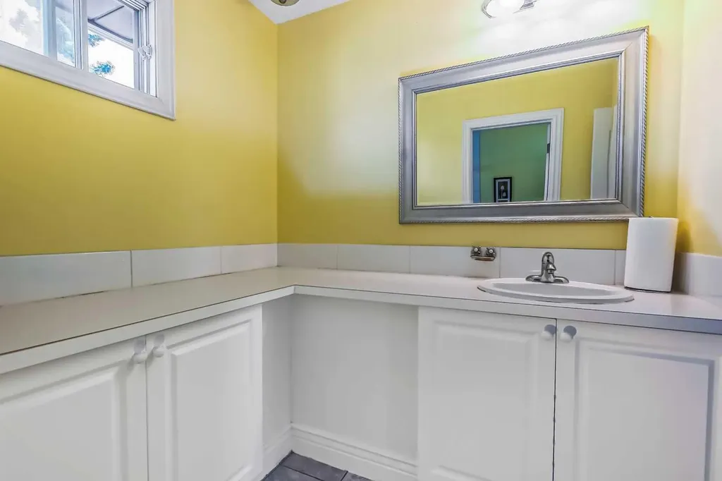 55 Bermuda Close NW Calgary AB T3K 1G4