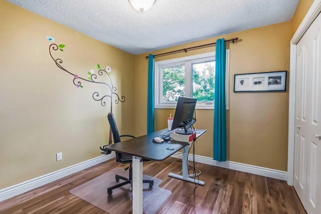55 Bermuda Close NW Calgary AB T3K 1G4