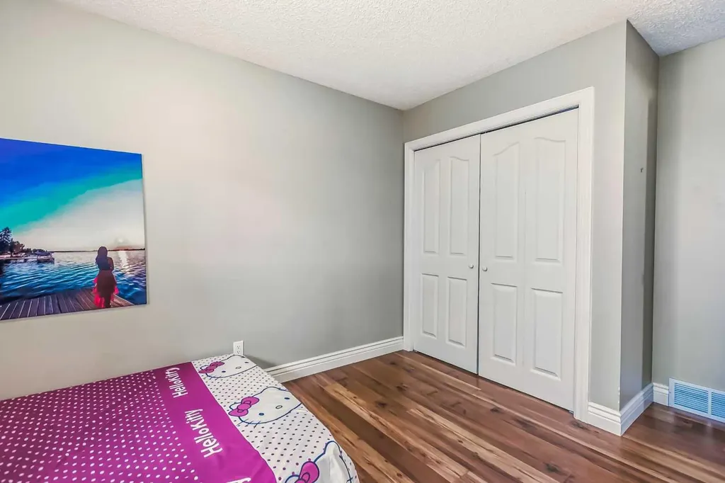 55 Bermuda Close NW Calgary AB T3K 1G4