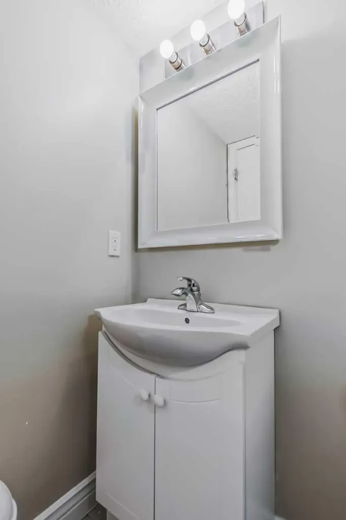55 Bermuda Close NW Calgary AB T3K 1G4