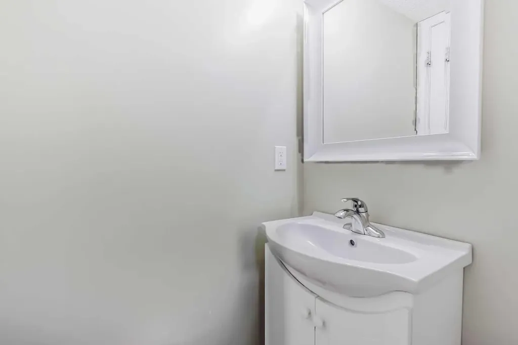 55 Bermuda Close NW Calgary AB T3K 1G4