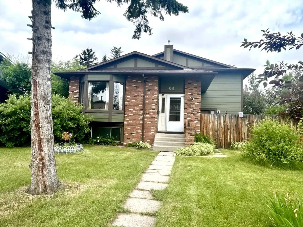 55 Bermuda Close NW Calgary AB T3K 1G4