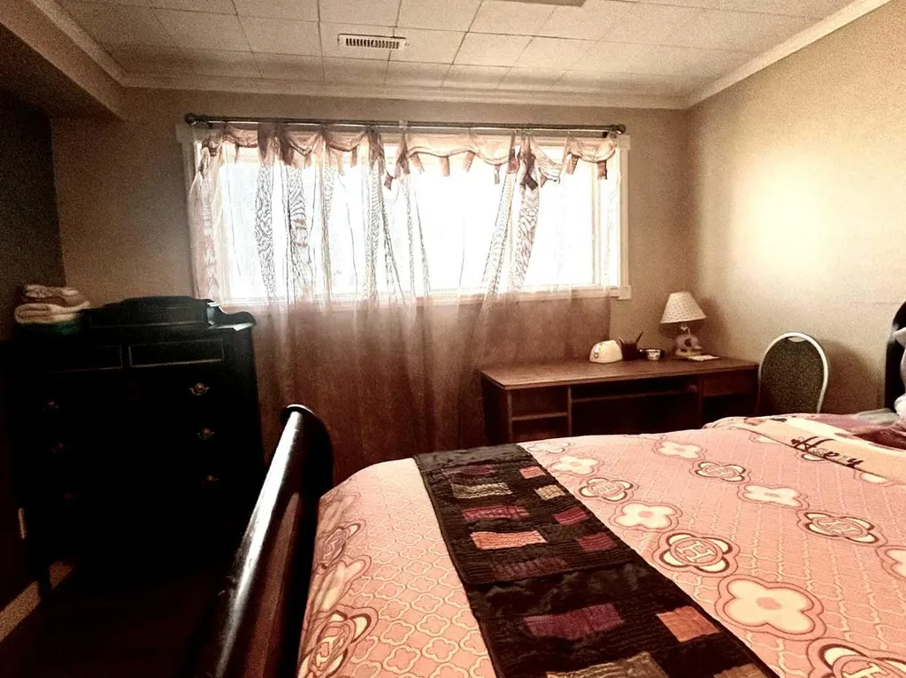 55 Bermuda Close NW Calgary AB T3K 1G4
