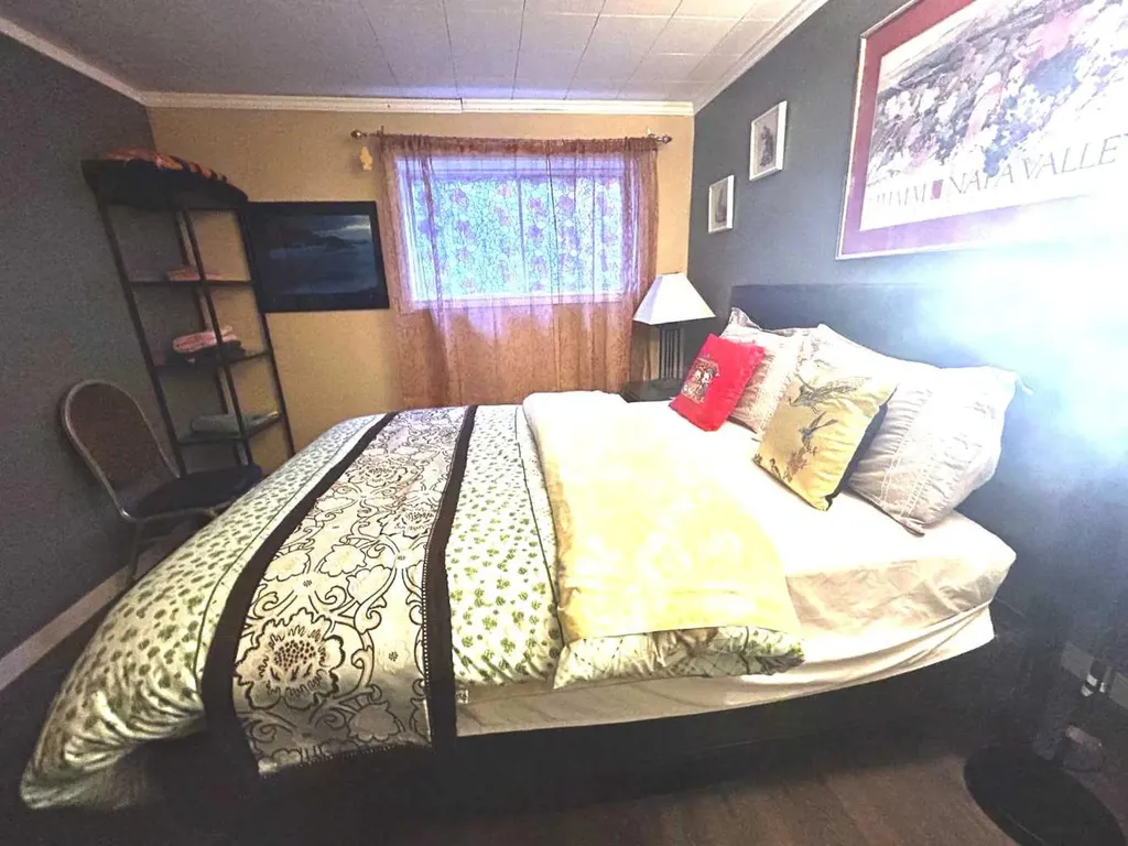 55 Bermuda Close NW Calgary AB T3K 1G4