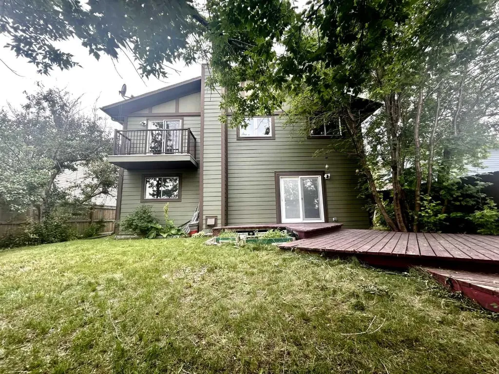 55 Bermuda Close NW Calgary AB T3K 1G4