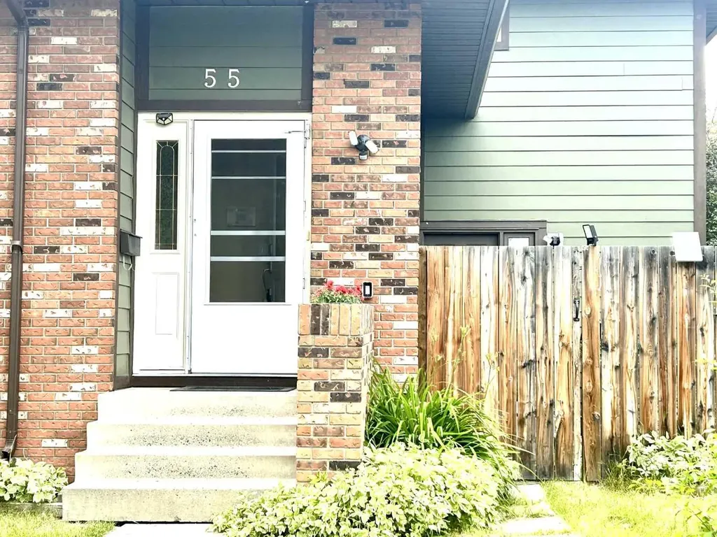 55 Bermuda Close NW Calgary AB T3K 1G4