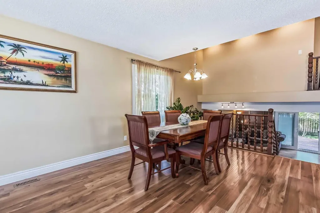 55 Bermuda Close NW Calgary AB T3K 1G4
