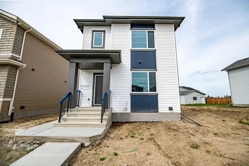 24 Memorial Parkway Rural Red Deer County AB T4E 3B7