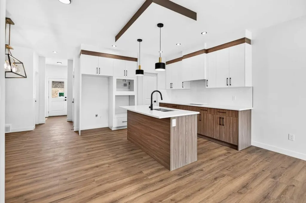 24 Memorial Parkway Rural Red Deer County AB T4E 3B7