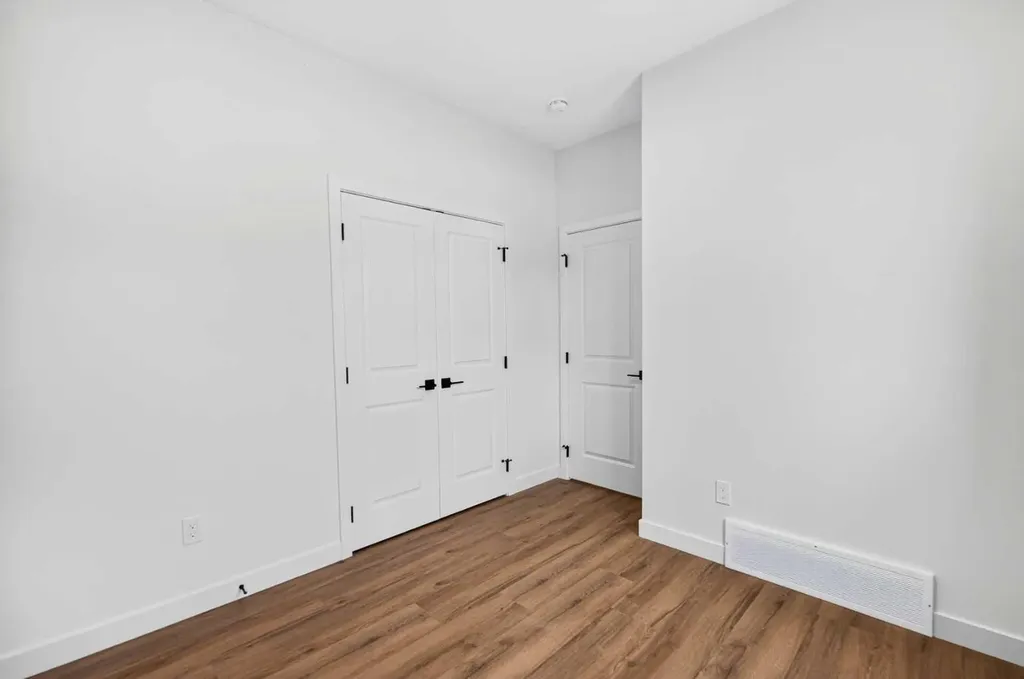 24 Memorial Parkway Rural Red Deer County AB T4E 3B7