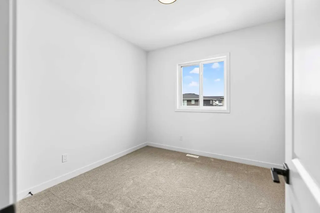 24 Memorial Parkway Rural Red Deer County AB T4E 3B7