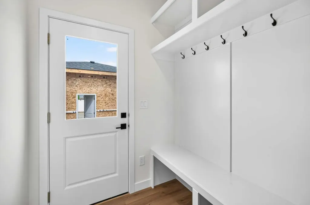 24 Memorial Parkway Rural Red Deer County AB T4E 3B7