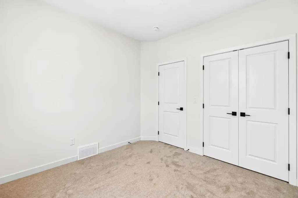 24 Memorial Parkway Rural Red Deer County AB T4E 3B7