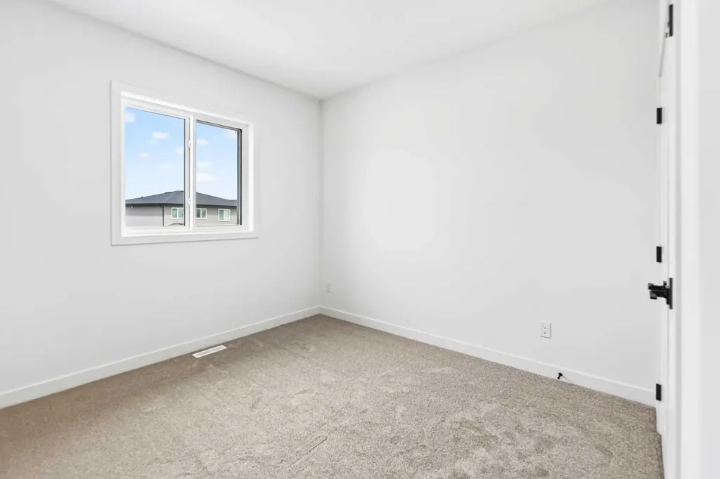 24 Memorial Parkway Rural Red Deer County AB T4E 3B7