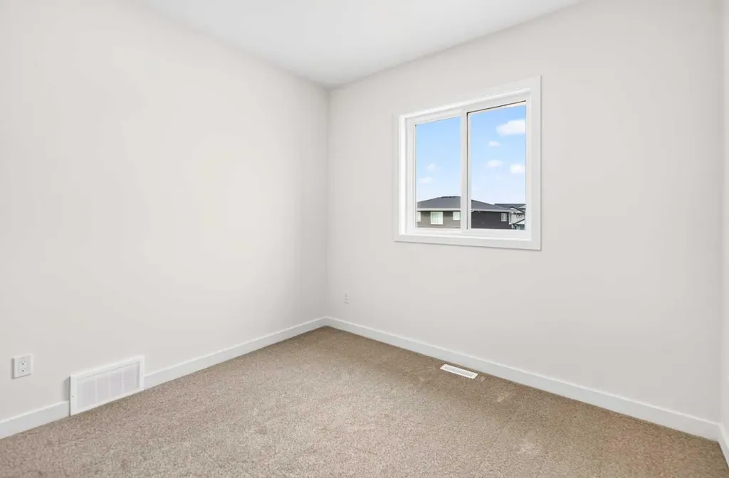 24 Memorial Parkway Rural Red Deer County AB T4E 3B7