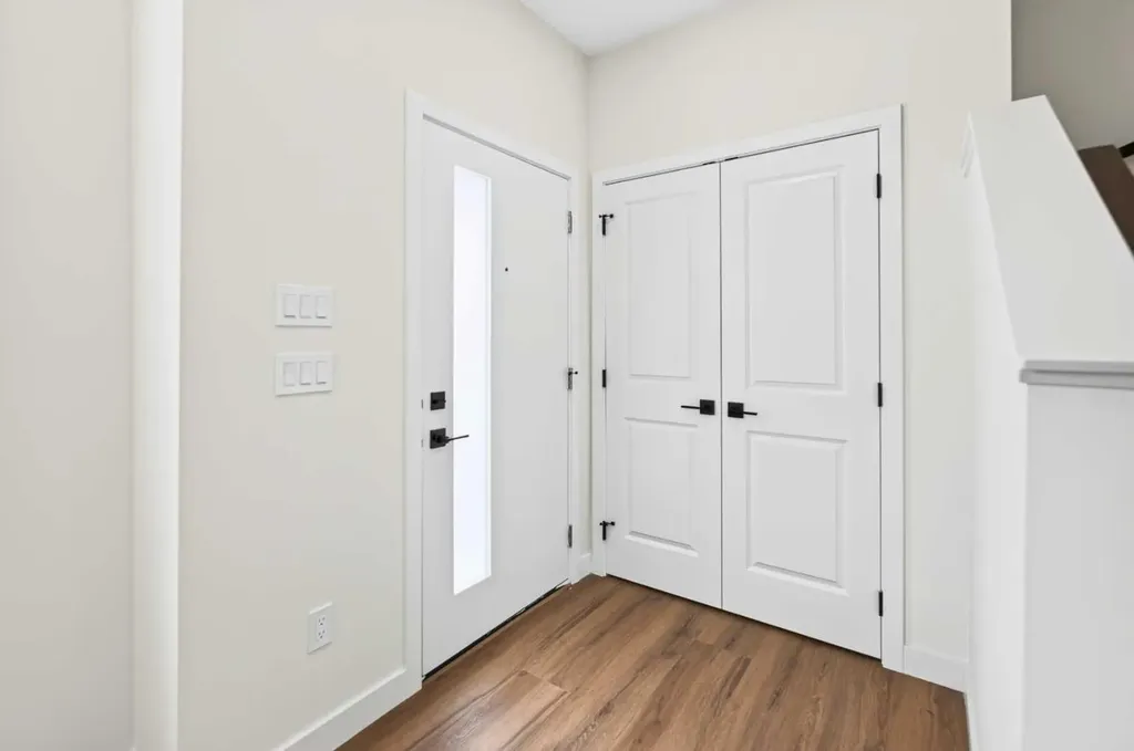 24 Memorial Parkway Rural Red Deer County AB T4E 3B7