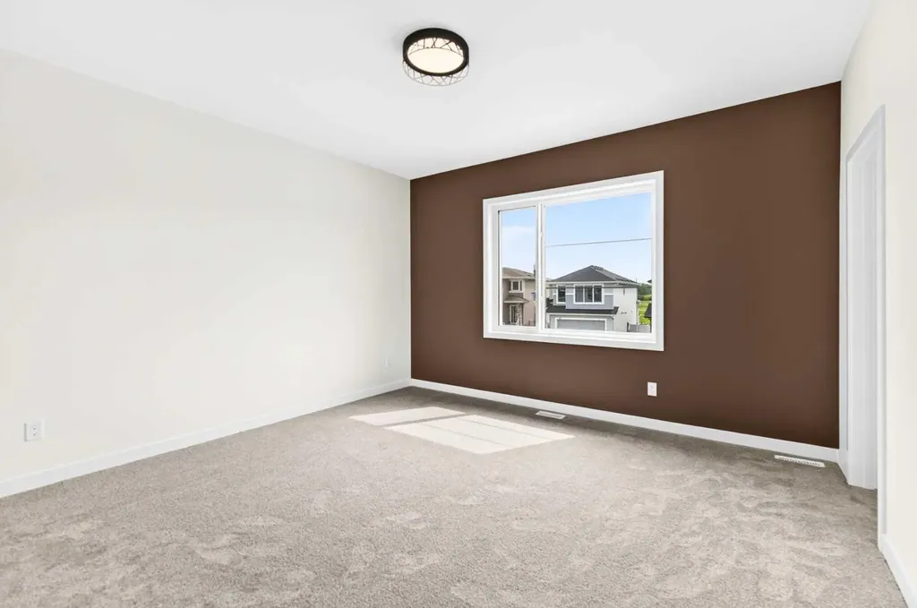 24 Memorial Parkway Rural Red Deer County AB T4E 3B7