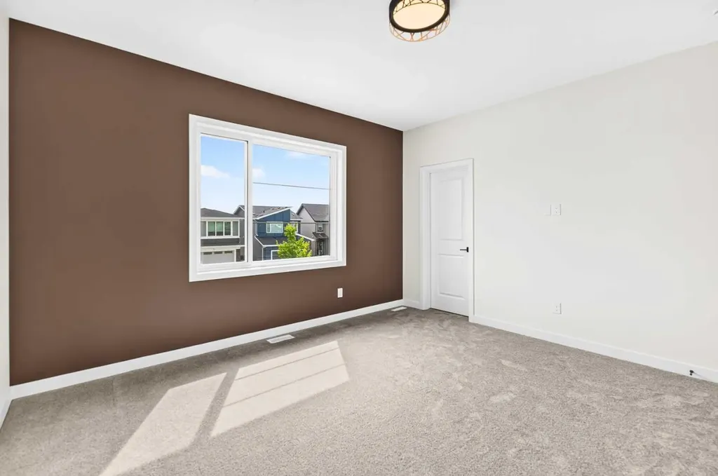 24 Memorial Parkway Rural Red Deer County AB T4E 3B7