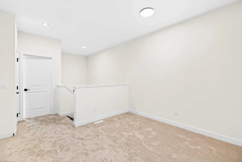 24 Memorial Parkway Rural Red Deer County AB T4E 3B7