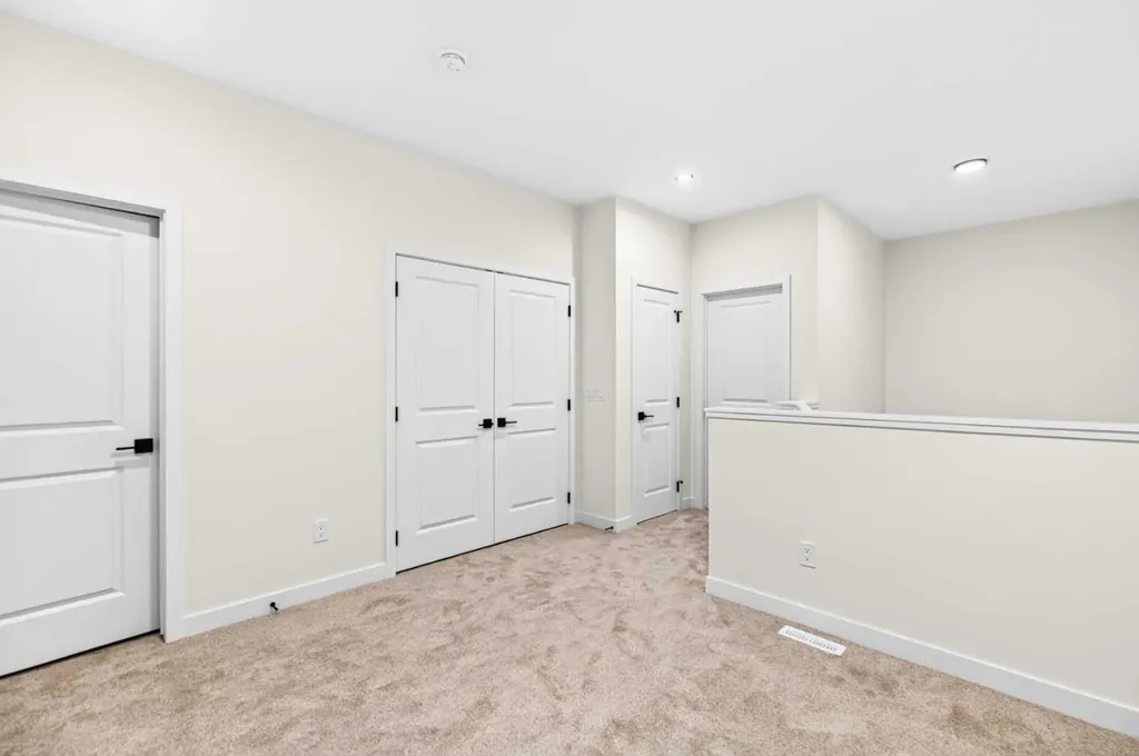 24 Memorial Parkway Rural Red Deer County AB T4E 3B7