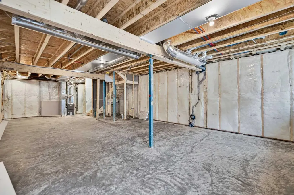 24 Memorial Parkway Rural Red Deer County AB T4E 3B7