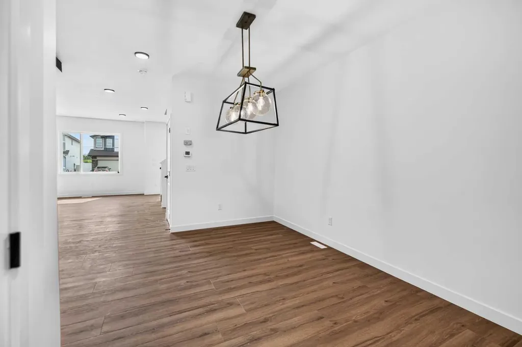 24 Memorial Parkway Rural Red Deer County AB T4E 3B7