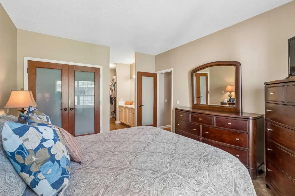 1997 Sirocco Drive SW Calgary AB T3H 3E6