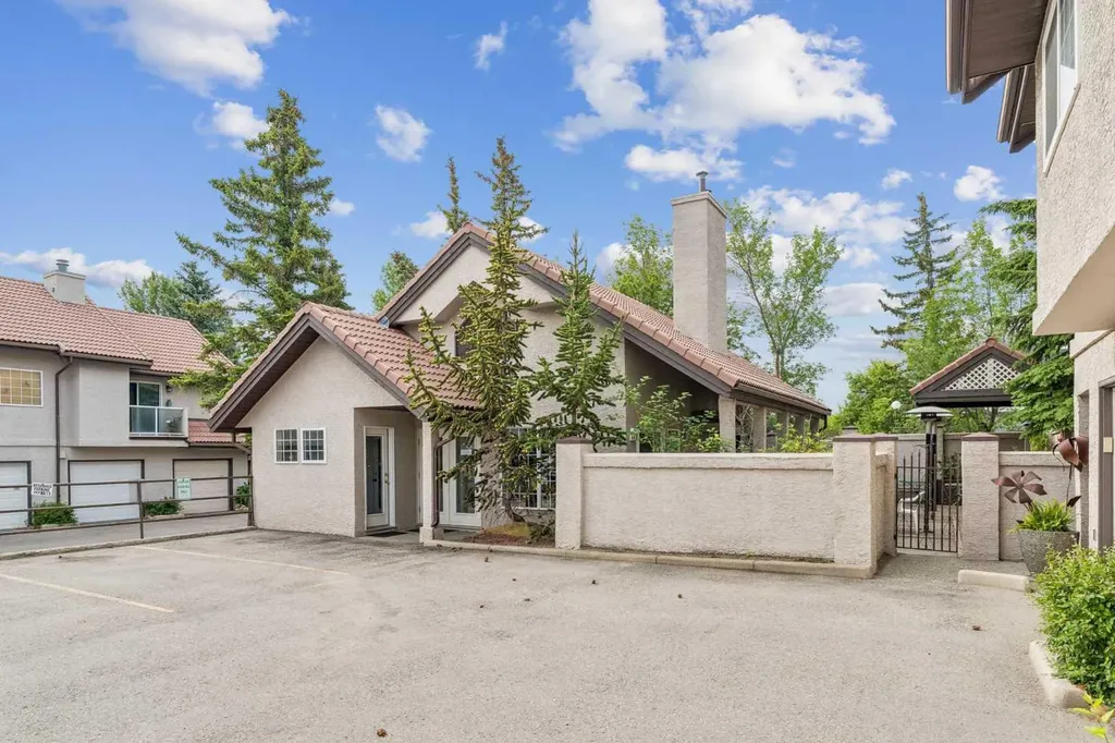 1997 Sirocco Drive SW Calgary AB T3H 3E6