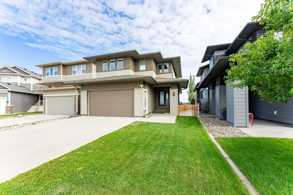 437 Devonia Way W Lethbridge AB T1J 5J7