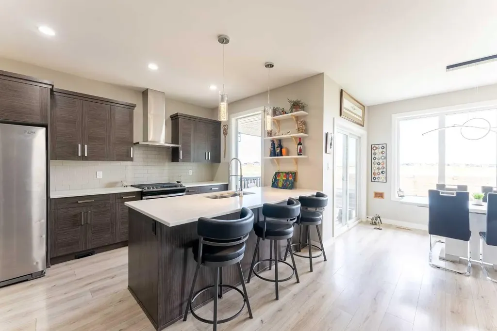 437 Devonia Way W Lethbridge AB T1J 5J7