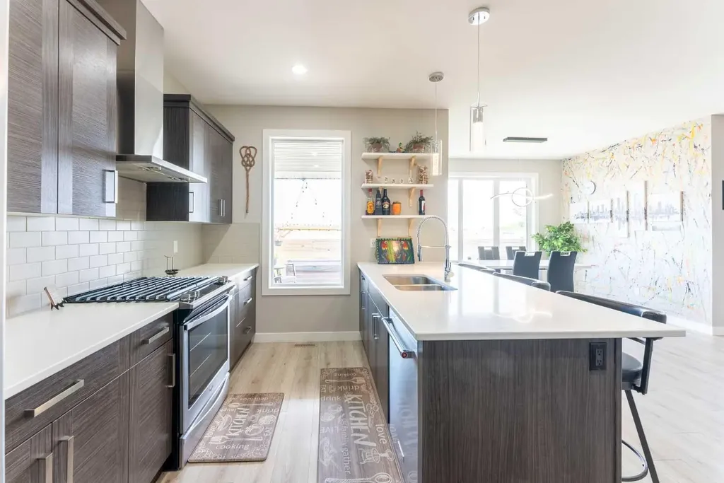 437 Devonia Way W Lethbridge AB T1J 5J7